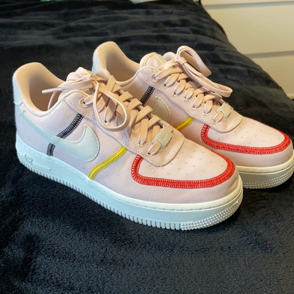 WOMEN'S NIKE AIR FORCE 1